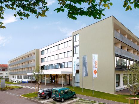 Rehaklinik Enns Außenansicht 2